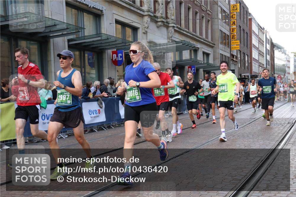 13.09.2026 - 21. swb-Marathon Bremen Strokosch-Dieckow http://msf.ph/oto/10436420 13.09.2026 13:14:27 Ziel 199, 615, 616, 889, 1455, 1748, 2251, 2847, 2971, 2997, 3012, 3057, 3175, 3206, 3821, 3834, 4097, 4226, 4246, 4569, 4586, 4685, 4968, 5239, 5315, 5649, 5796, 5962, 6379, 6404, 6472, 7251, 7782, 8366, 8409, 9242, 9523, 9797, 10016, 13141, 107, 235, 376, 469, 1043, 1125, 1492, 1542, 1814, 1998, 2043, 2084, 2203, 2913, 2922, 3085, 3545, 4452, 4728, 5794, 5836, 5986, 6130, 6145, 6506, 7029, 7591, 7659, 7963, 8919, 9783 meine-sportfotos.de