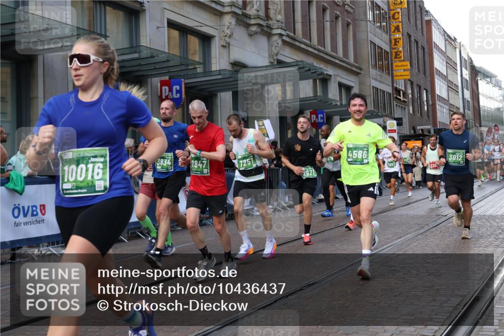 13.09.2026 - 21. swb-Marathon Bremen Strokosch-Dieckow http://msf.ph/oto/10436437 13.09.2026 13:14:27 Ziel 199, 615, 616, 889, 1455, 1748, 2251, 2847, 2971, 2997, 3012, 3057, 3175, 3206, 3821, 3834, 4097, 4226, 4246, 4569, 4586, 4685, 4968, 5239, 5315, 5649, 5796, 5962, 6379, 6404, 6472, 7251, 7782, 8366, 8409, 9242, 9523, 9797, 10016, 13141, 107, 235, 376, 469, 1043, 1125, 1492, 1542, 1814, 1998, 2043, 2084, 2203, 2913, 2922, 3085, 3545, 4452, 4728, 5794, 5836, 5986, 6130, 6145, 6506, 7029, 7591, 7659, 7963, 8919, 9783 meine-sportfotos.de