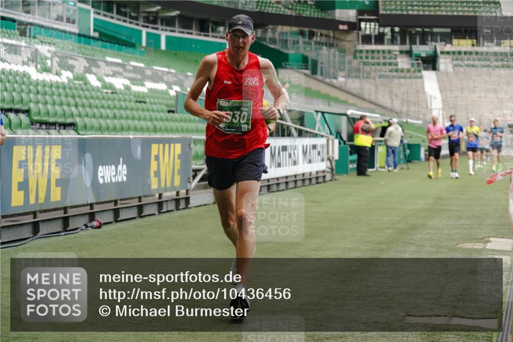 13.09.2026 - 21. swb-Marathon Bremen Michael Burmester http://msf.ph/oto/10436456 13.09.2026 12:39:04 Laufen im Stadion 277, 346, 807, 895, 901, 1090, 1118, 1248, 1320, 1323, 1472, 1508, 1576, 1587, 1604, 1717, 1751, 1758, 1795, 1800, 1852, 1911, 2049, 2099, 2141, 2352, 2670, 3080, 3606, 3744, 5160, 5163, 5912, 6112, 6630, 7650, 8077, 8081, 8467, 9399, 9522, 9617, 9630, 10034, 13080, 250, 272, 365, 850, 1089, 1288, 1550, 1875, 1993, 4232, 7692, 8075, 13033 meine-sportfotos.de