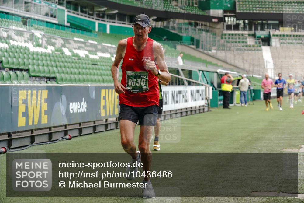 13.09.2026 - 21. swb-Marathon Bremen Michael Burmester http://msf.ph/oto/10436486 13.09.2026 12:39:04 Laufen im Stadion 277, 346, 807, 895, 901, 1090, 1118, 1248, 1320, 1323, 1472, 1508, 1576, 1587, 1604, 1717, 1751, 1758, 1795, 1800, 1852, 1911, 2049, 2099, 2141, 2352, 2670, 3080, 3606, 3744, 5160, 5163, 5912, 6112, 6630, 7650, 8077, 8081, 8467, 9399, 9522, 9617, 9630, 10034, 13080, 250, 272, 365, 850, 1089, 1288, 1550, 1875, 1993, 4232, 7692, 8075, 13033 meine-sportfotos.de