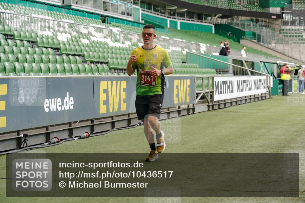 13.09.2026 - 21. swb-Marathon Bremen Michael Burmester http://msf.ph/oto/10436517 13.09.2026 12:39:06 Laufen im Stadion 277, 346, 807, 895, 901, 1118, 1248, 1320, 1323, 1472, 1508, 1576, 1587, 1604, 1717, 1751, 1758, 1795, 1800, 1852, 1911, 2049, 2099, 2141, 2352, 2670, 3080, 3606, 3744, 5160, 5163, 5912, 6112, 6630, 7650, 8077, 8081, 8467, 9399, 9522, 9617, 9630, 10034, 13080, 250, 272, 365, 850, 1089, 1288, 1550, 1875, 1993, 4232, 7692, 8075, 13033 meine-sportfotos.de