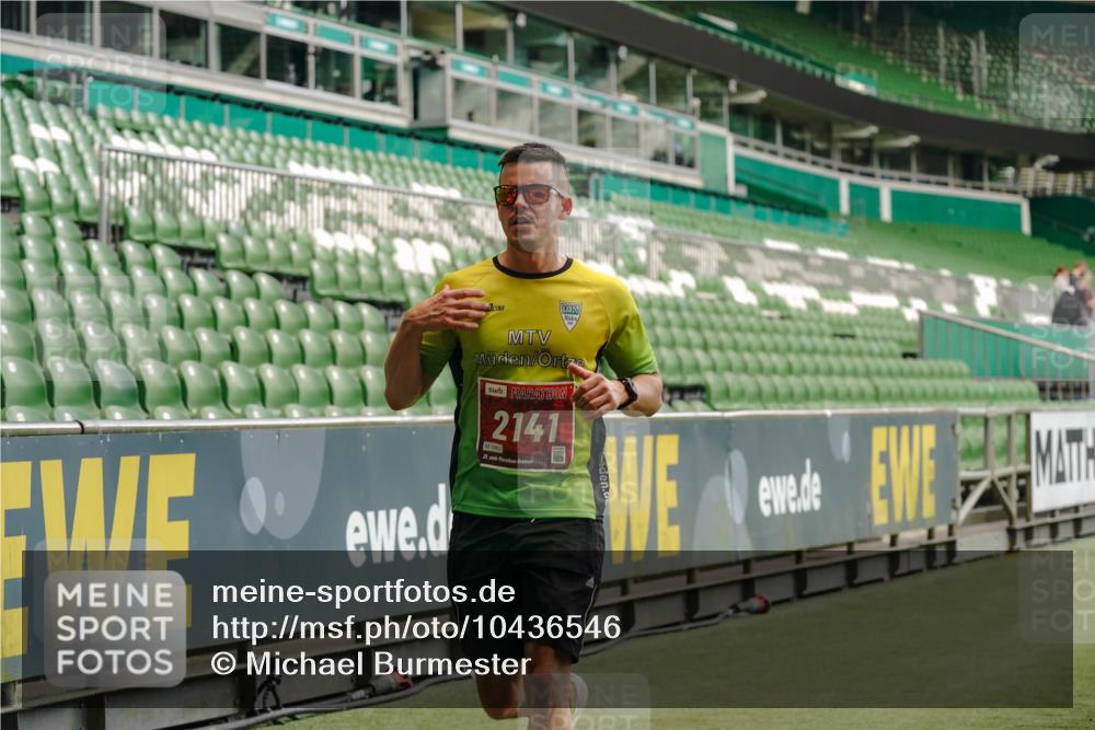 13.09.2026 - 21. swb-Marathon Bremen Michael Burmester http://msf.ph/oto/10436546 13.09.2026 12:39:07 Laufen im Stadion 277, 346, 807, 895, 901, 1118, 1248, 1320, 1323, 1472, 1508, 1576, 1587, 1604, 1717, 1751, 1758, 1795, 1800, 1852, 1911, 2049, 2099, 2141, 2352, 2670, 3080, 3606, 3744, 5160, 5163, 5912, 6112, 6630, 7118, 7650, 8077, 8081, 8467, 9399, 9522, 9617, 9630, 10034, 13080, 250, 272, 365, 850, 1288, 1550, 1875, 1993, 4232, 7692, 7768, 8075, 13033 meine-sportfotos.de