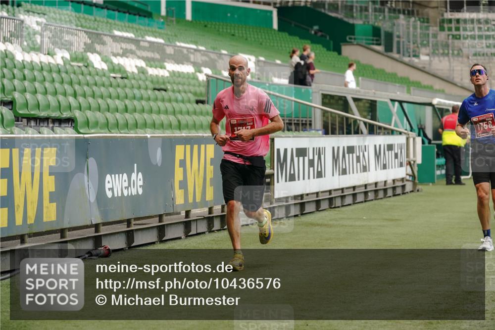 13.09.2026 - 21. swb-Marathon Bremen Michael Burmester http://msf.ph/oto/10436576 13.09.2026 12:39:13 Laufen im Stadion 277, 346, 453, 807, 895, 901, 1118, 1248, 1320, 1323, 1472, 1508, 1576, 1587, 1604, 1717, 1751, 1758, 1795, 1800, 1852, 1911, 2049, 2099, 2141, 2352, 2670, 3080, 3606, 3744, 5160, 5163, 5912, 6112, 6630, 7118, 7650, 8077, 8467, 9399, 9522, 9617, 9630, 10034, 13080, 250, 272, 365, 850, 1288, 1550, 1875, 1993, 4232, 7692, 7768, 8075, 13033 meine-sportfotos.de