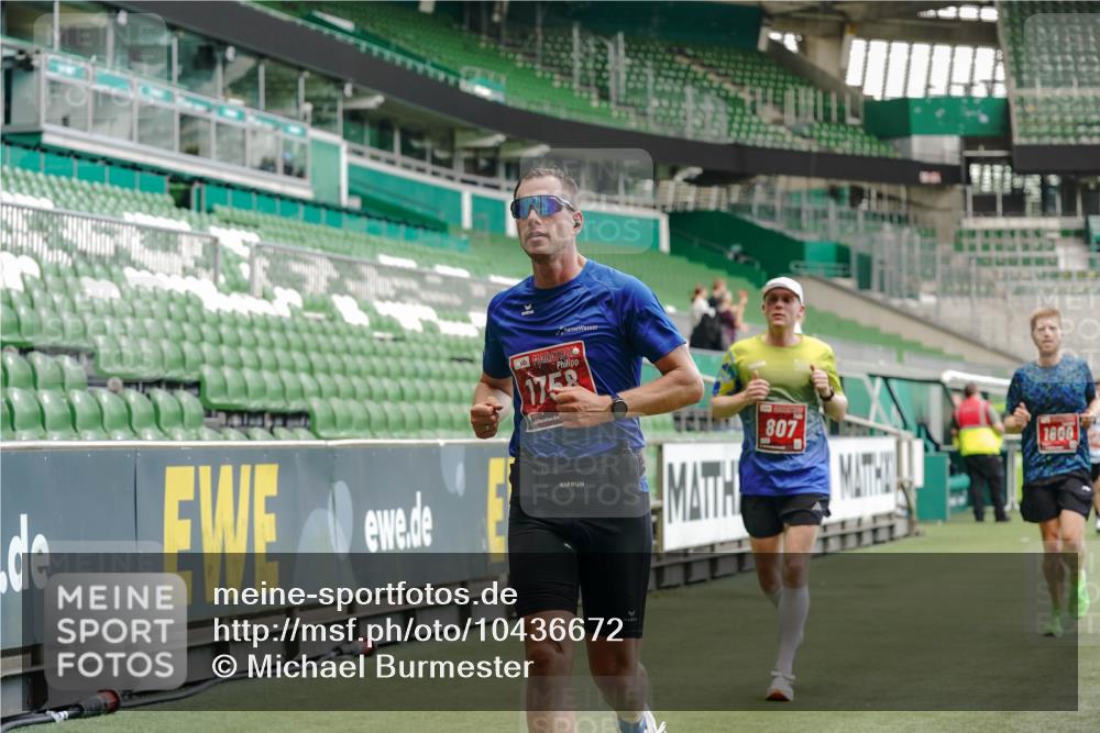 13.09.2026 - 21. swb-Marathon Bremen Michael Burmester http://msf.ph/oto/10436672 13.09.2026 12:39:16 Laufen im Stadion 277, 346, 453, 807, 895, 901, 1118, 1248, 1320, 1323, 1379, 1472, 1508, 1540, 1576, 1587, 1604, 1717, 1751, 1758, 1795, 1800, 1852, 1911, 2049, 2099, 2141, 2352, 2670, 3080, 3606, 3744, 5160, 5163, 5912, 6112, 6630, 7118, 7650, 8077, 8467, 9399, 9522, 9617, 9630, 10034, 13080, 365, 850, 1288, 1550, 1875, 1993, 4232, 7692, 7768, 8075, 13033 meine-sportfotos.de