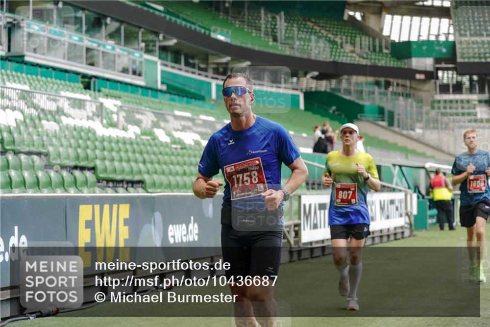 13.09.2026 - 21. swb-Marathon Bremen Michael Burmester http://msf.ph/oto/10436687 13.09.2026 12:39:16 Laufen im Stadion 277, 346, 453, 807, 895, 901, 1118, 1248, 1320, 1323, 1379, 1472, 1508, 1540, 1576, 1587, 1604, 1717, 1751, 1758, 1795, 1800, 1852, 1911, 2049, 2099, 2141, 2352, 2670, 3080, 3606, 3744, 5160, 5163, 5912, 6112, 6630, 7118, 7650, 8077, 8467, 9399, 9522, 9617, 9630, 10034, 13080, 365, 850, 1288, 1550, 1875, 1993, 4232, 7692, 7768, 8075, 13033 meine-sportfotos.de