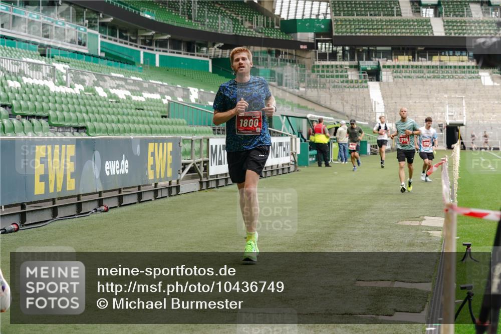 13.09.2026 - 21. swb-Marathon Bremen Michael Burmester http://msf.ph/oto/10436749 13.09.2026 12:39:19 Laufen im Stadion 277, 346, 453, 807, 895, 901, 1118, 1248, 1320, 1323, 1379, 1472, 1508, 1540, 1576, 1587, 1604, 1717, 1751, 1758, 1795, 1800, 1852, 1911, 2049, 2099, 2141, 2352, 2670, 3080, 3606, 3744, 5160, 5163, 5912, 6112, 6630, 7118, 7650, 8077, 8467, 9399, 9522, 9617, 9630, 10034, 13080, 365, 850, 1288, 1550, 1875, 1993, 4232, 7692, 7768, 8075, 13033 meine-sportfotos.de