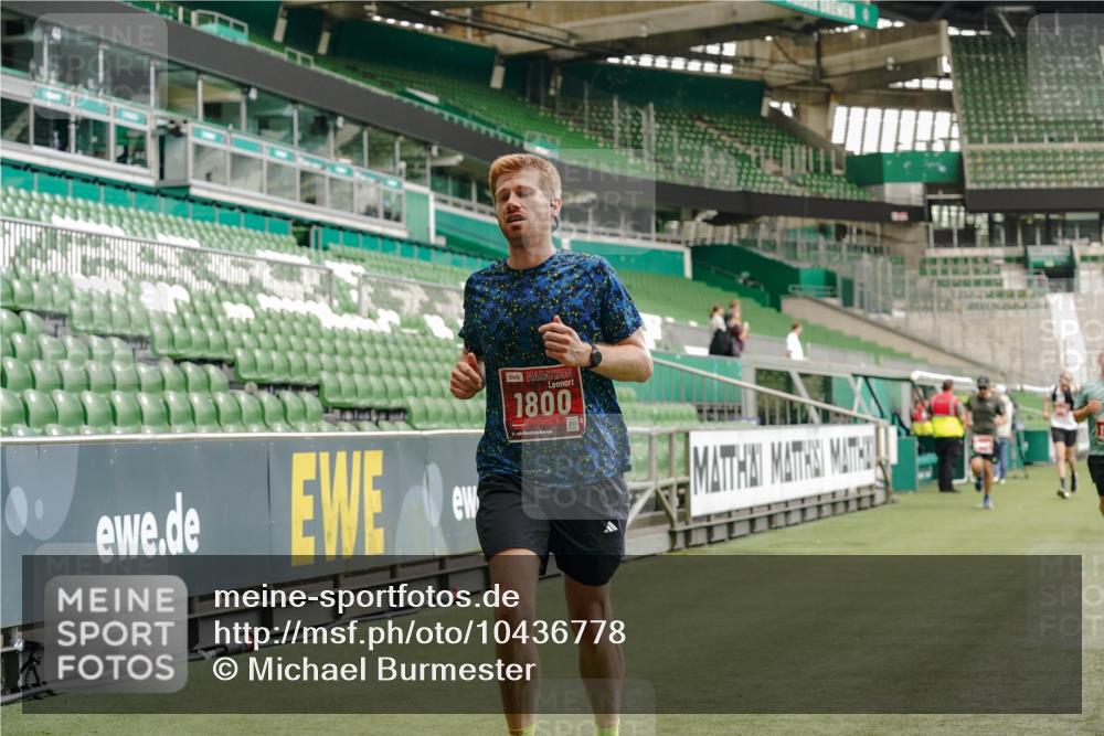 13.09.2026 - 21. swb-Marathon Bremen Michael Burmester http://msf.ph/oto/10436778 13.09.2026 12:39:21 Laufen im Stadion 277, 346, 453, 807, 895, 901, 1118, 1248, 1320, 1323, 1379, 1472, 1508, 1540, 1576, 1587, 1604, 1717, 1751, 1758, 1795, 1800, 1852, 1911, 2049, 2099, 2141, 2352, 2670, 3080, 3606, 3744, 5160, 5163, 5912, 6112, 6630, 7118, 7650, 8077, 8467, 9399, 9522, 9617, 9630, 10034, 13080, 365, 850, 1288, 1550, 1875, 1993, 4232, 7692, 7768, 8075, 13033 meine-sportfotos.de