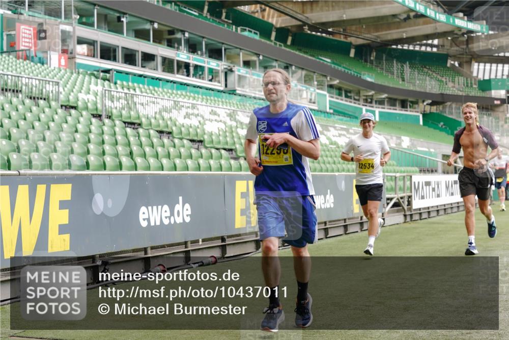 13.09.2026 - 21. swb-Marathon Bremen Michael Burmester http://msf.ph/oto/10437011 13.09.2026 10:26:30 Laufen im Stadion 10096, 10143, 10172, 10210, 10214, 10228, 10231, 10289, 10312, 10318, 10319, 10336, 10342, 10346, 10352, 10398, 10436, 10445, 10447, 10454, 10464, 10489, 10504, 10514, 10536, 10541, 10583, 10628, 10638, 10735, 10742, 10744, 10806, 10807, 10861, 10866, 10873, 10956, 10987, 10988, 10992, 11015, 11019, 11020, 11060, 11063, 11088, 11108, 11110, 11130, 11135, 11155, 11187, 11193, 11199, 11209, 11232, 11279, 11312, 11447, 11615 meine-sportfotos.de