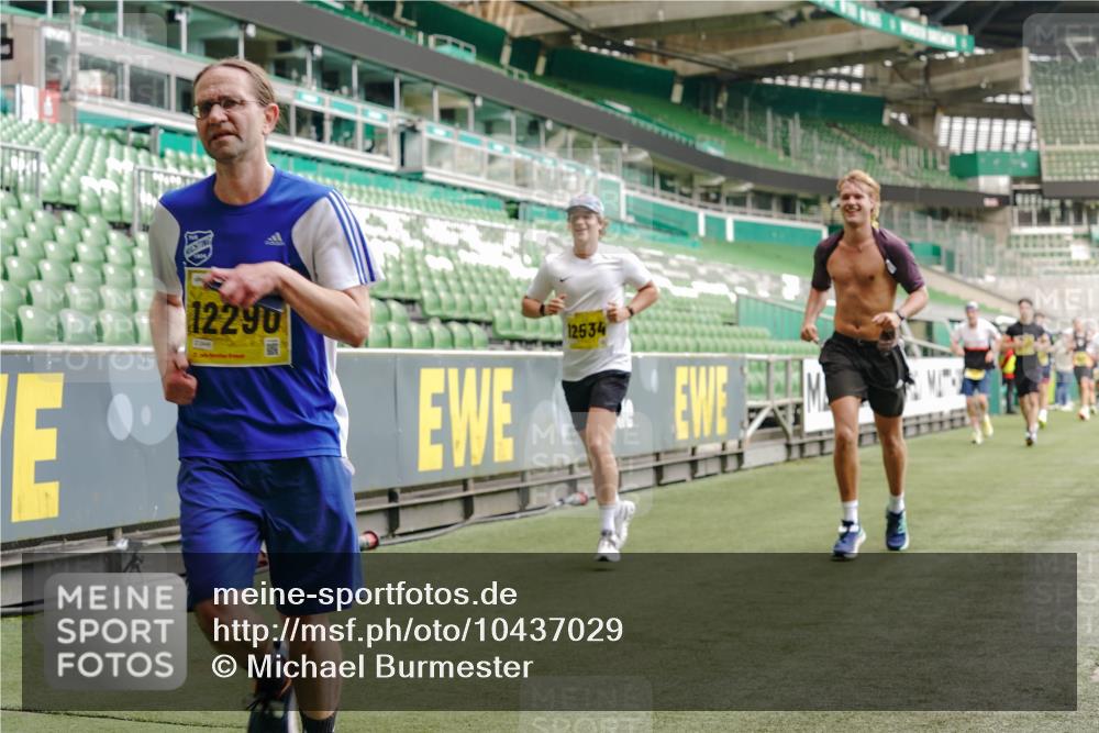 13.09.2026 - 21. swb-Marathon Bremen Michael Burmester http://msf.ph/oto/10437029 13.09.2026 10:26:31 Laufen im Stadion 10096, 10143, 10172, 10210, 10214, 10228, 10231, 10289, 10312, 10318, 10319, 10336, 10342, 10346, 10352, 10398, 10436, 10445, 10447, 10454, 10464, 10489, 10504, 10514, 10536, 10541, 10583, 10628, 10638, 10735, 10742, 10744, 10806, 10807, 10861, 10866, 10873, 10897, 10956, 10987, 10988, 10992, 11015, 11019, 11020, 11060, 11063, 11088, 11108, 11110, 11130, 11135, 11155, 11187, 11193, 11199, 11209, 11232, 11279, 11312, 11447 meine-sportfotos.de