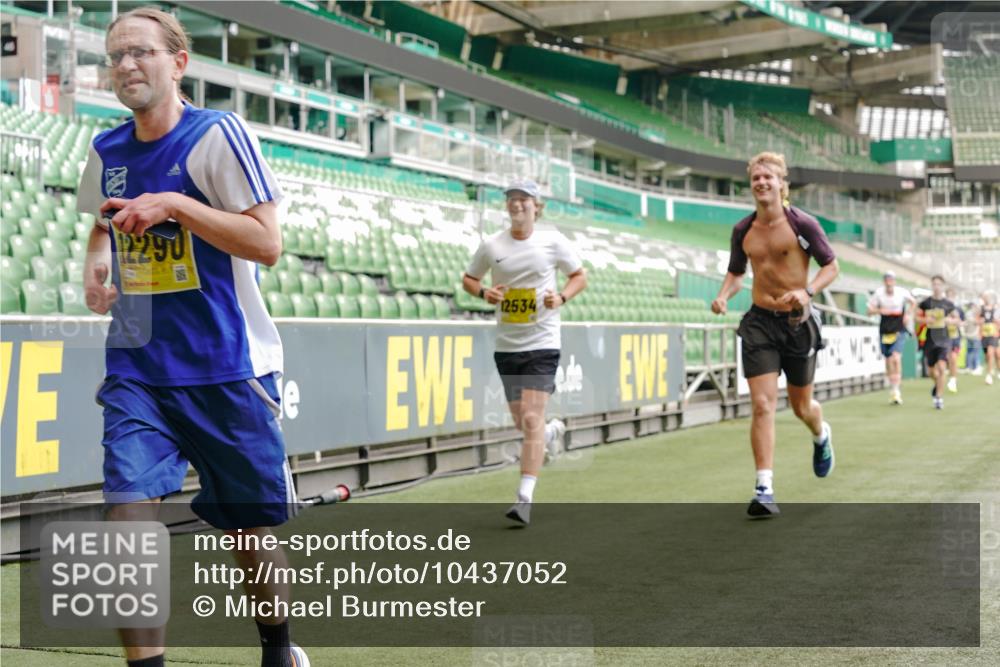 13.09.2026 - 21. swb-Marathon Bremen Michael Burmester http://msf.ph/oto/10437052 13.09.2026 10:26:31 Laufen im Stadion 10096, 10143, 10172, 10210, 10214, 10228, 10231, 10289, 10312, 10318, 10319, 10336, 10342, 10346, 10352, 10398, 10436, 10445, 10447, 10454, 10464, 10489, 10504, 10514, 10536, 10541, 10583, 10628, 10638, 10735, 10742, 10744, 10806, 10807, 10861, 10866, 10873, 10897, 10956, 10987, 10988, 10992, 11015, 11019, 11020, 11060, 11063, 11088, 11108, 11110, 11130, 11135, 11155, 11187, 11193, 11199, 11209, 11232, 11279, 11312, 11447 meine-sportfotos.de