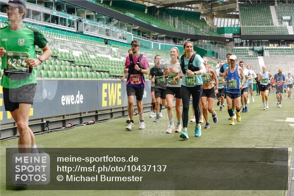 13.09.2026 - 21. swb-Marathon Bremen Michael Burmester http://msf.ph/oto/10437137 13.09.2026 13:05:54 Laufen im Stadion 109, 178, 217, 244, 287, 303, 323, 372, 394, 430, 454, 536, 565, 578, 613, 647, 784, 891, 900, 1073, 1083, 1205, 1239, 1243, 1274, 1307, 1308, 1365, 1373, 1380, 1437, 1456, 1533, 1545, 1574, 1581, 1627, 1656, 1687, 1780, 1823, 1848, 1909, 1914, 1932, 1941, 2023, 2076, 2089, 2126, 2241, 2244, 2265, 2275, 2301, 2310, 2355, 2356, 2393, 2430, 2452, 2464, 2602, 2723, 2742, 2764, 2867, 2902, 2910, 2919, 2957, 2959, 2985, 3030, 3115, 3217, 3278, 3320, 3343, 3419, 3444, 3485 meine-sportfotos.de