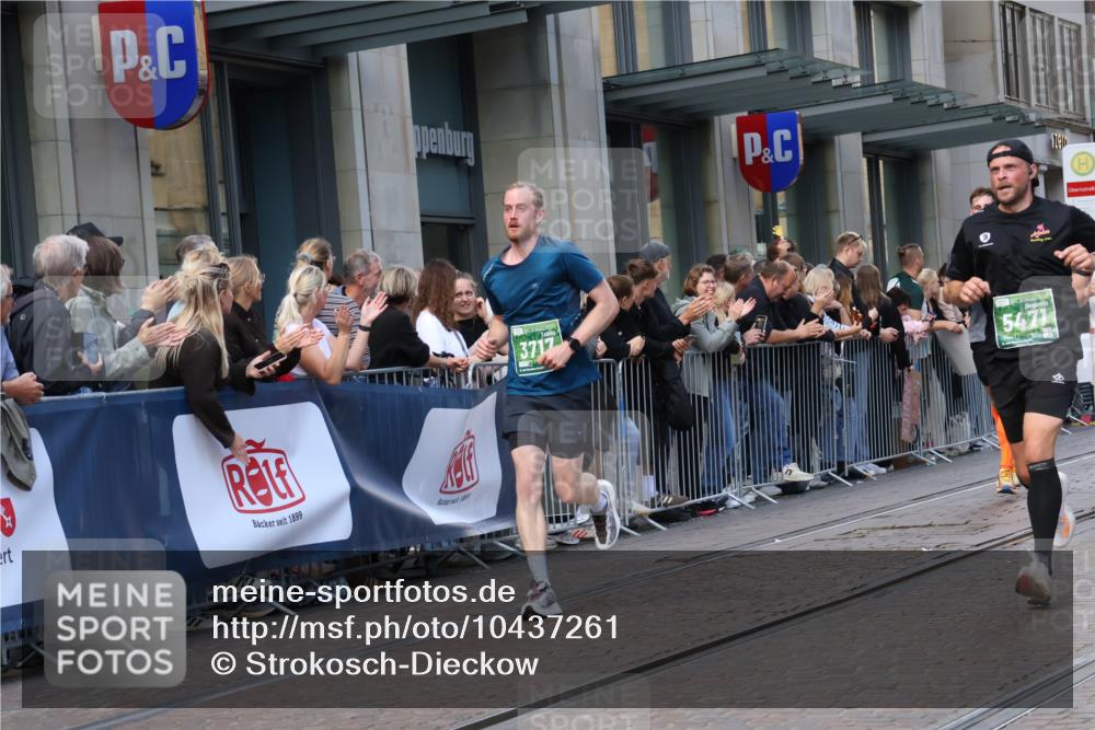 13.09.2026 - 21. swb-Marathon Bremen Strokosch-Dieckow http://msf.ph/oto/10437261 13.09.2026 13:14:44 Ziel 889, 1510, 1664, 1748, 2383, 3206, 3357, 3504, 3717, 4226, 4382, 4569, 4968, 4992, 5003, 5149, 5294, 5298, 5315, 5385, 5417, 5471, 5796, 6351, 6379, 6404, 6521, 6528, 6717, 6773, 6902, 7190, 7432, 7497, 7515, 8238, 8409, 9253, 9338, 9363, 9483, 9523, 9797, 13137, 13139, 13141, 199, 376, 615, 616, 1043, 1125, 1455, 1492, 1814, 2251, 2847, 2971, 2997, 3012, 3057, 3085, 3175, 3821, 3834, 4097, 4246, 4569, 4586, 4685, 5239, 5649, 5794, 5836, 5962, 6130, 6472, 6506 meine-sportfotos.de