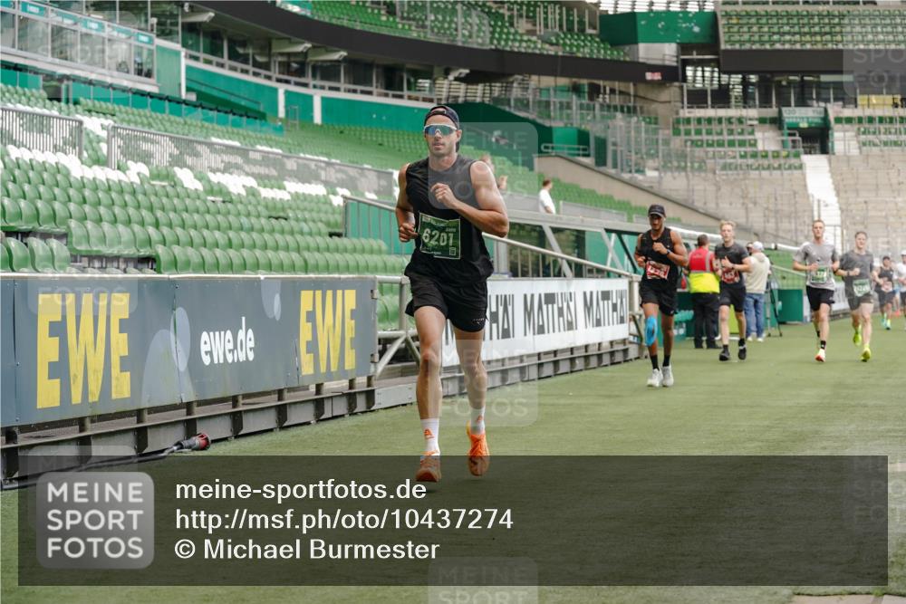 13.09.2026 - 21. swb-Marathon Bremen Michael Burmester http://msf.ph/oto/10437274 13.09.2026 12:39:46 Laufen im Stadion 277, 453, 807, 862, 901, 1248, 1320, 1323, 1379, 1472, 1508, 1540, 1576, 1587, 1717, 1751, 1758, 1795, 1800, 1852, 1901, 1911, 1950, 2049, 2099, 3080, 3606, 3744, 4381, 5160, 5163, 5912, 6201, 6630, 7118, 7671, 8467, 9630, 10034, 13080, 13224, 365, 850, 1288, 1485, 1550, 1583, 1875, 1993, 2073, 3617, 4232, 7244, 7692, 7768, 8075, 8729, 13033 meine-sportfotos.de