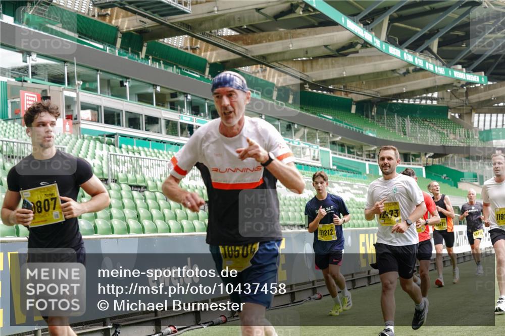 13.09.2026 - 21. swb-Marathon Bremen Michael Burmester http://msf.ph/oto/10437458 13.09.2026 10:26:39 Laufen im Stadion 10096, 10142, 10143, 10172, 10210, 10214, 10228, 10231, 10269, 10289, 10310, 10312, 10318, 10319, 10342, 10346, 10352, 10398, 10436, 10445, 10447, 10454, 10464, 10489, 10504, 10514, 10536, 10541, 10566, 10583, 10628, 10638, 10735, 10742, 10744, 10806, 10807, 10866, 10873, 10897, 10898, 10956, 10987, 10988, 10992, 11015, 11019, 11020, 11060, 11063, 11088, 11108, 11110, 11130, 11135, 11148, 11155, 11187, 11193, 11199, 11209, 11232, 11279, 11312, 11447 meine-sportfotos.de