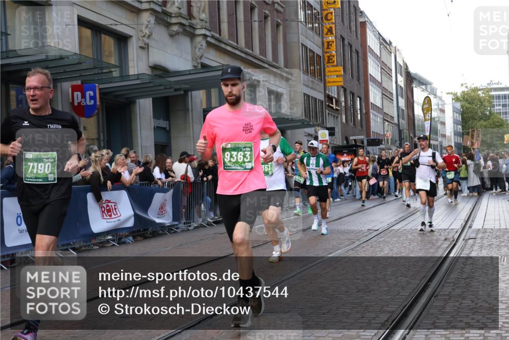 13.09.2026 - 21. swb-Marathon Bremen Strokosch-Dieckow http://msf.ph/oto/10437544 13.09.2026 13:14:50 Ziel 1510, 1664, 2383, 3357, 3504, 3717, 3743, 4111, 4382, 4992, 5003, 5149, 5294, 5298, 5385, 5417, 5471, 6011, 6351, 6379, 6521, 6528, 6717, 6773, 6902, 7190, 7432, 7497, 7515, 7717, 7730, 8238, 9253, 9338, 9363, 9483, 9797, 13137, 13139, 199, 376, 615, 616, 889, 1455, 1748, 1814, 2251, 2847, 2971, 2997, 3012, 3057, 3175, 3206, 3821, 3834, 4097, 4226, 4246, 4569, 4586, 4685, 4968, 5239, 5315, 5649, 5794, 5796, 5962, 6404, 6472, 6506, 9523, 13141 meine-sportfotos.de