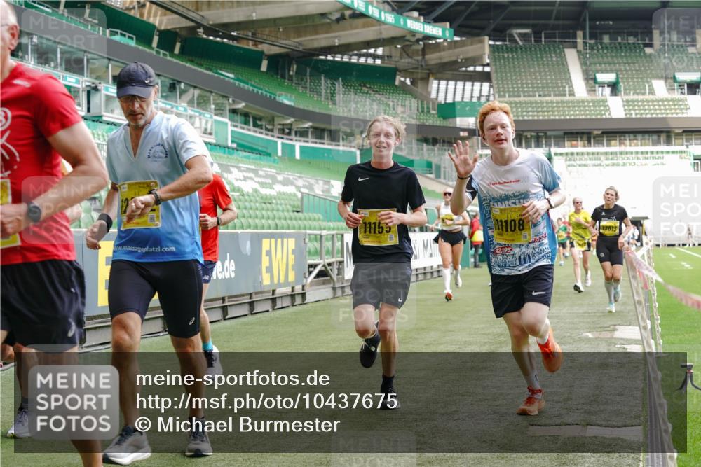 13.09.2026 - 21. swb-Marathon Bremen Michael Burmester http://msf.ph/oto/10437675 13.09.2026 10:26:43 Laufen im Stadion 10096, 10142, 10143, 10172, 10210, 10214, 10228, 10231, 10269, 10289, 10310, 10312, 10318, 10319, 10342, 10346, 10352, 10398, 10436, 10445, 10447, 10454, 10464, 10489, 10504, 10514, 10536, 10541, 10566, 10583, 10628, 10638, 10735, 10742, 10744, 10806, 10807, 10866, 10873, 10897, 10898, 10956, 10987, 10988, 10992, 11015, 11019, 11020, 11060, 11063, 11088, 11108, 11110, 11130, 11135, 11148, 11155, 11187, 11193, 11199, 11209, 11232, 11279, 11312, 11447 meine-sportfotos.de