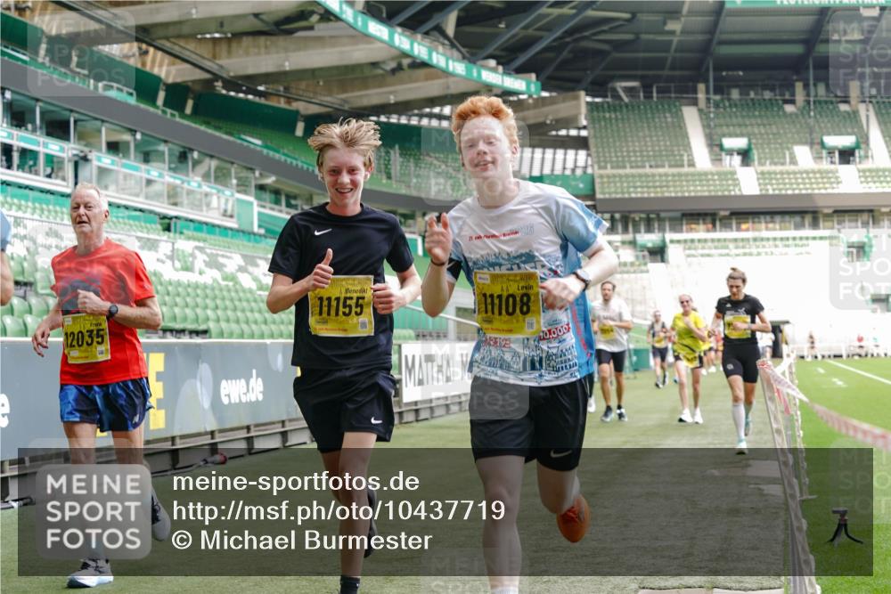13.09.2026 - 21. swb-Marathon Bremen Michael Burmester http://msf.ph/oto/10437719 13.09.2026 10:26:44 Laufen im Stadion 10096, 10142, 10143, 10172, 10210, 10214, 10228, 10231, 10269, 10289, 10310, 10312, 10318, 10319, 10342, 10346, 10352, 10398, 10436, 10445, 10447, 10454, 10464, 10489, 10504, 10514, 10536, 10541, 10566, 10583, 10628, 10638, 10735, 10742, 10744, 10806, 10807, 10866, 10873, 10897, 10898, 10956, 10987, 10988, 10992, 11015, 11019, 11020, 11060, 11063, 11088, 11108, 11110, 11130, 11135, 11148, 11155, 11187, 11193, 11199, 11209, 11232, 11279, 11312, 11447 meine-sportfotos.de
