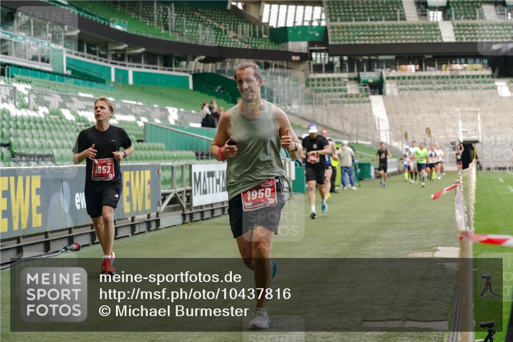 13.09.2026 - 21. swb-Marathon Bremen Michael Burmester http://msf.ph/oto/10437816 13.09.2026 12:40:17 Laufen im Stadion 126, 371, 453, 603, 640, 650, 671, 735, 744, 807, 862, 912, 1136, 1248, 1336, 1379, 1381, 1472, 1508, 1540, 1571, 1576, 1614, 1717, 1751, 1758, 1795, 1800, 1852, 1860, 1901, 1930, 1950, 2049, 2099, 3744, 4381, 4936, 5163, 5912, 6201, 6630, 7118, 7671, 8467, 9329, 9630, 10034, 13080, 13224, 365, 466, 658, 850, 1090, 1288, 1385, 1485, 1583, 1754, 1993, 2073, 2585, 3617, 7244, 7692, 7768, 8075, 8729, 13033 meine-sportfotos.de