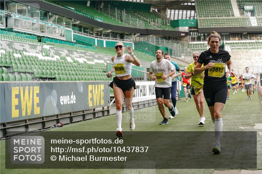 13.09.2026 - 21. swb-Marathon Bremen Michael Burmester http://msf.ph/oto/10437837 13.09.2026 10:26:46 Laufen im Stadion 10096, 10142, 10172, 10210, 10214, 10228, 10231, 10269, 10289, 10310, 10312, 10318, 10319, 10342, 10346, 10352, 10398, 10436, 10445, 10447, 10454, 10464, 10489, 10504, 10514, 10536, 10541, 10566, 10583, 10628, 10638, 10735, 10742, 10744, 10806, 10807, 10866, 10873, 10897, 10898, 10956, 10987, 10988, 10992, 11015, 11019, 11020, 11060, 11063, 11088, 11108, 11110, 11130, 11135, 11148, 11155, 11187, 11193, 11199, 11209, 11232, 11279, 11312, 11447 meine-sportfotos.de