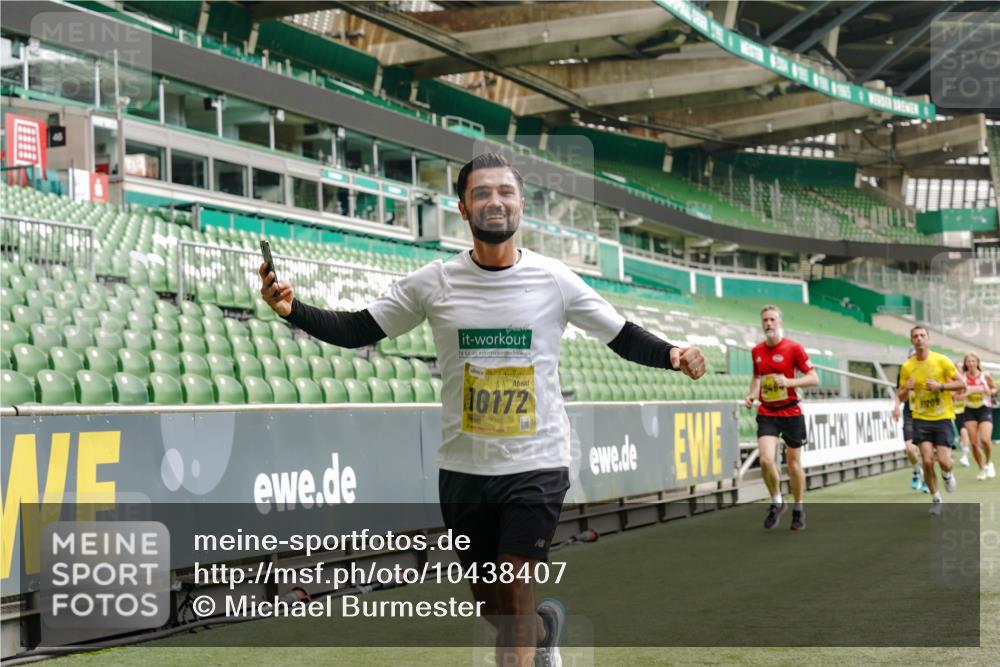 13.09.2026 - 21. swb-Marathon Bremen Michael Burmester http://msf.ph/oto/10438407 13.09.2026 10:26:57 Laufen im Stadion 10096, 10142, 10172, 10210, 10214, 10228, 10231, 10269, 10289, 10310, 10318, 10319, 10342, 10346, 10352, 10398, 10436, 10445, 10447, 10454, 10464, 10489, 10504, 10514, 10536, 10541, 10566, 10583, 10628, 10638, 10735, 10742, 10744, 10806, 10807, 10860, 10866, 10873, 10897, 10898, 10956, 10987, 10992, 11015, 11019, 11020, 11060, 11063, 11088, 11110, 11111, 11130, 11135, 11148, 11155, 11187, 11193, 11199, 11209, 11232, 11279, 11312 meine-sportfotos.de