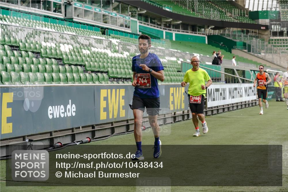 13.09.2026 - 21. swb-Marathon Bremen Michael Burmester http://msf.ph/oto/10438434 13.09.2026 12:40:46 Laufen im Stadion 126, 371, 453, 603, 640, 650, 671, 735, 744, 807, 862, 912, 957, 1136, 1336, 1379, 1381, 1411, 1508, 1540, 1571, 1614, 1797, 1852, 1860, 1901, 1930, 1950, 2049, 2099, 2986, 3744, 4381, 4399, 4795, 4936, 6201, 6630, 7118, 7671, 8065, 9065, 9329, 9630, 10034, 13080, 13224, 365, 466, 658, 895, 1090, 1118, 1288, 1385, 1485, 1583, 1604, 1754, 2073, 2585, 2670, 3617, 7244, 7768, 8075, 8729 meine-sportfotos.de