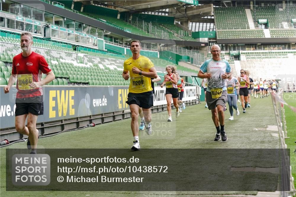 13.09.2026 - 21. swb-Marathon Bremen Michael Burmester http://msf.ph/oto/10438572 13.09.2026 10:27:00 Laufen im Stadion 10096, 10142, 10172, 10210, 10214, 10228, 10231, 10269, 10289, 10310, 10318, 10319, 10342, 10346, 10352, 10398, 10436, 10445, 10447, 10454, 10464, 10489, 10504, 10514, 10536, 10541, 10566, 10583, 10628, 10638, 10735, 10742, 10744, 10806, 10807, 10846, 10860, 10866, 10873, 10897, 10898, 10956, 10987, 10992, 11015, 11019, 11060, 11063, 11076, 11088, 11110, 11111, 11130, 11135, 11148, 11155, 11187, 11193, 11199, 11209, 11232, 11279, 11312 meine-sportfotos.de