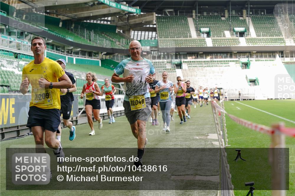 13.09.2026 - 21. swb-Marathon Bremen Michael Burmester http://msf.ph/oto/10438616 13.09.2026 10:27:01 Laufen im Stadion 10096, 10142, 10172, 10210, 10214, 10228, 10231, 10269, 10289, 10310, 10318, 10319, 10342, 10346, 10352, 10398, 10436, 10445, 10447, 10454, 10464, 10489, 10504, 10514, 10536, 10541, 10566, 10583, 10628, 10638, 10735, 10742, 10744, 10806, 10807, 10846, 10860, 10866, 10873, 10897, 10898, 10956, 10987, 10992, 11015, 11019, 11060, 11063, 11076, 11088, 11110, 11111, 11130, 11135, 11148, 11155, 11187, 11193, 11199, 11209, 11232, 11279, 11312 meine-sportfotos.de