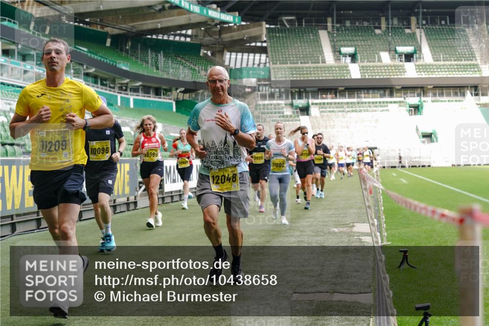 13.09.2026 - 21. swb-Marathon Bremen Michael Burmester http://msf.ph/oto/10438658 13.09.2026 10:27:01 Laufen im Stadion 10096, 10142, 10172, 10210, 10214, 10228, 10231, 10269, 10289, 10310, 10318, 10319, 10342, 10346, 10352, 10398, 10436, 10445, 10447, 10454, 10464, 10489, 10504, 10514, 10536, 10541, 10566, 10583, 10628, 10638, 10735, 10742, 10744, 10806, 10807, 10846, 10860, 10866, 10873, 10897, 10898, 10956, 10987, 10992, 11015, 11019, 11060, 11063, 11076, 11088, 11110, 11111, 11130, 11135, 11148, 11155, 11187, 11193, 11199, 11209, 11232, 11279, 11312 meine-sportfotos.de