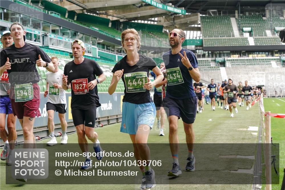 13.09.2026 - 21. swb-Marathon Bremen Michael Burmester http://msf.ph/oto/10438706 13.09.2026 13:06:17 Laufen im Stadion 109, 217, 244, 287, 303, 310, 323, 372, 394, 430, 454, 536, 578, 613, 647, 716, 784, 831, 891, 900, 922, 1073, 1083, 1205, 1243, 1274, 1307, 1308, 1365, 1369, 1380, 1437, 1533, 1545, 1574, 1581, 1627, 1656, 1780, 1823, 1848, 1871, 1909, 1914, 1932, 1941, 2023, 2076, 2089, 2090, 2126, 2241, 2244, 2265, 2275, 2301, 2310, 2355, 2356, 2393, 2440, 2464, 2602, 2699, 2707, 2721, 2723, 2742, 2764, 2818, 2902, 2959, 2985, 3030, 3115, 3278, 3320, 3343, 3444, 3485 meine-sportfotos.de