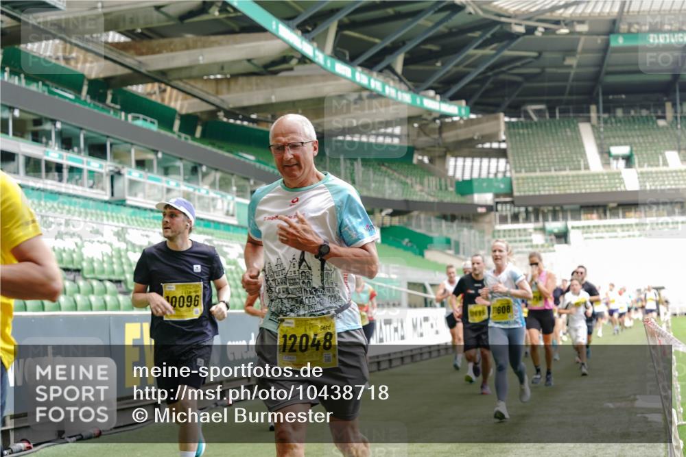 13.09.2026 - 21. swb-Marathon Bremen Michael Burmester http://msf.ph/oto/10438718 13.09.2026 10:27:02 Laufen im Stadion 10096, 10142, 10172, 10210, 10214, 10228, 10231, 10269, 10289, 10310, 10318, 10319, 10342, 10352, 10398, 10436, 10445, 10447, 10454, 10464, 10489, 10504, 10514, 10536, 10541, 10566, 10583, 10628, 10638, 10735, 10742, 10744, 10806, 10807, 10846, 10860, 10866, 10873, 10897, 10898, 10956, 10987, 10992, 11015, 11019, 11060, 11063, 11076, 11088, 11110, 11111, 11130, 11135, 11148, 11155, 11187, 11193, 11199, 11209, 11232, 11279 meine-sportfotos.de