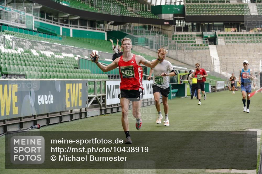 13.09.2026 - 21. swb-Marathon Bremen Michael Burmester http://msf.ph/oto/10438919 13.09.2026 12:41:16 Laufen im Stadion 126, 371, 453, 603, 640, 650, 671, 735, 744, 862, 912, 957, 1136, 1336, 1379, 1381, 1411, 1540, 1571, 1614, 1667, 1797, 1822, 1850, 1860, 1862, 1901, 1930, 1950, 2094, 2986, 3624, 4381, 4399, 4795, 4936, 6198, 6201, 6264, 7118, 7671, 8065, 9065, 9329, 13224, 277, 346, 466, 658, 895, 1090, 1118, 1320, 1323, 1385, 1485, 1583, 1604, 1754, 1911, 2073, 2141, 2352, 2585, 2670, 3080, 3606, 3617, 7244, 8729 meine-sportfotos.de