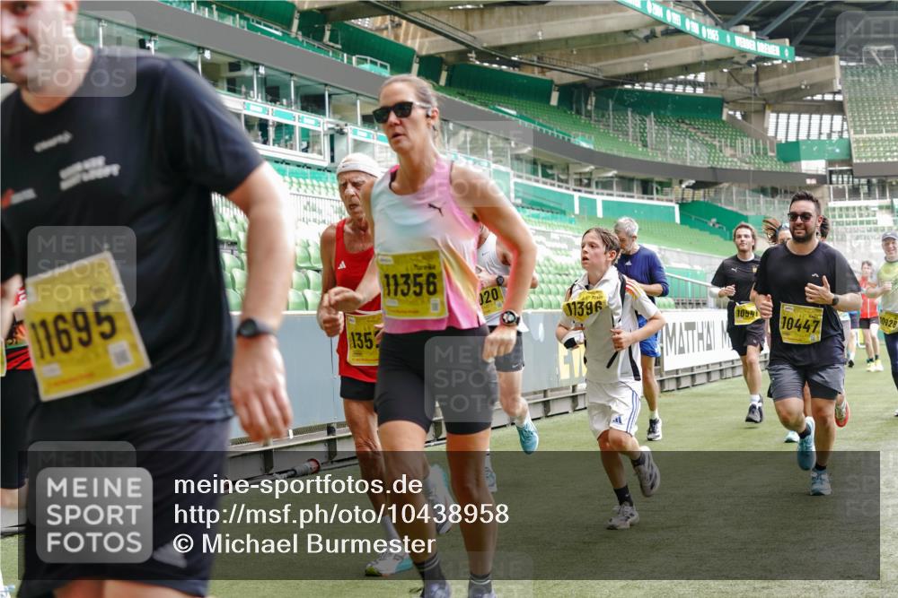 13.09.2026 - 21. swb-Marathon Bremen Michael Burmester http://msf.ph/oto/10438958 13.09.2026 10:27:06 Laufen im Stadion 10096, 10142, 10172, 10210, 10214, 10223, 10228, 10231, 10269, 10289, 10310, 10318, 10319, 10342, 10352, 10398, 10436, 10445, 10447, 10454, 10464, 10489, 10504, 10514, 10536, 10541, 10566, 10583, 10628, 10638, 10735, 10742, 10744, 10806, 10807, 10846, 10860, 10866, 10873, 10897, 10898, 10956, 10987, 10992, 11015, 11019, 11060, 11063, 11076, 11088, 11110, 11111, 11130, 11135, 11148, 11155, 11187, 11193, 11199, 11209, 11232, 11279 meine-sportfotos.de