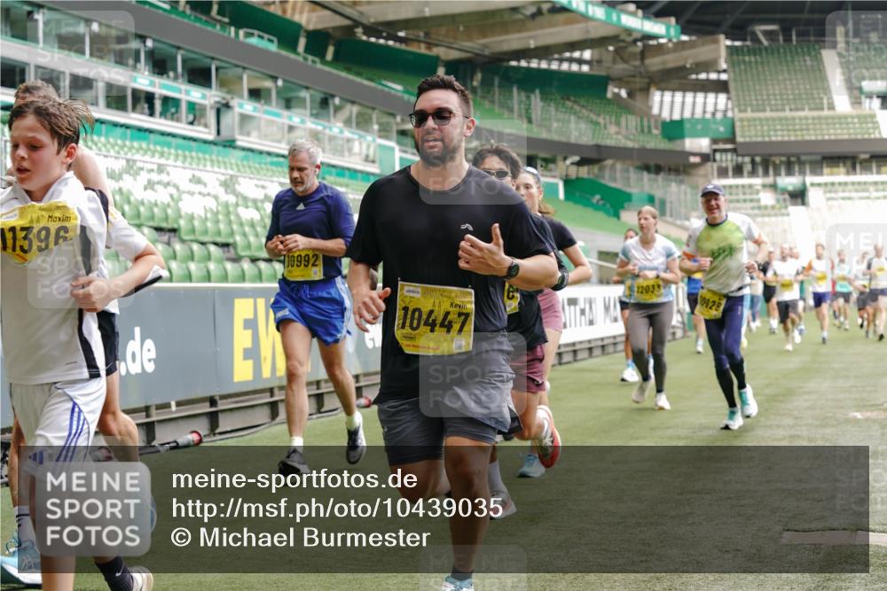 13.09.2026 - 21. swb-Marathon Bremen Michael Burmester http://msf.ph/oto/10439035 13.09.2026 10:27:08 Laufen im Stadion 10096, 10142, 10172, 10210, 10214, 10223, 10228, 10231, 10269, 10289, 10310, 10318, 10319, 10342, 10352, 10393, 10398, 10436, 10445, 10447, 10454, 10464, 10489, 10504, 10514, 10536, 10541, 10566, 10583, 10628, 10638, 10735, 10742, 10744, 10806, 10807, 10846, 10860, 10866, 10873, 10897, 10898, 10917, 10956, 10987, 10992, 11015, 11019, 11060, 11063, 11076, 11088, 11110, 11111, 11130, 11135, 11148, 11155, 11187, 11193, 11199, 11209, 11232, 11279 meine-sportfotos.de