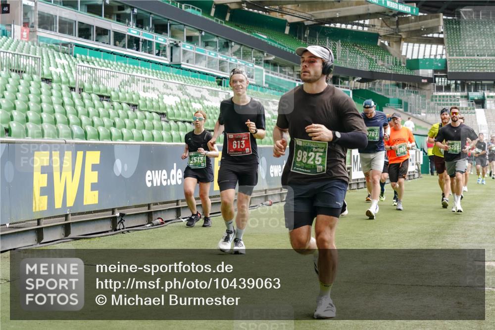 13.09.2026 - 21. swb-Marathon Bremen Michael Burmester http://msf.ph/oto/10439063 13.09.2026 13:06:24 Laufen im Stadion 109, 156, 217, 244, 287, 303, 310, 323, 372, 394, 430, 454, 536, 578, 613, 647, 716, 784, 831, 891, 900, 922, 1073, 1083, 1205, 1243, 1274, 1308, 1365, 1369, 1380, 1437, 1533, 1545, 1574, 1581, 1627, 1823, 1848, 1871, 1909, 1914, 1932, 1938, 2076, 2089, 2090, 2126, 2219, 2241, 2244, 2265, 2275, 2301, 2310, 2355, 2356, 2393, 2440, 2464, 2602, 2699, 2707, 2721, 2742, 2764, 2818, 2902, 2911, 2959, 2960, 2985, 3030, 3115, 3278, 3444, 3485 meine-sportfotos.de