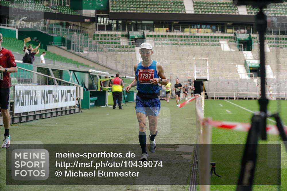 13.09.2026 - 21. swb-Marathon Bremen Michael Burmester http://msf.ph/oto/10439074 13.09.2026 12:41:22 Laufen im Stadion 126, 371, 453, 603, 640, 650, 671, 735, 744, 862, 912, 957, 1136, 1336, 1379, 1381, 1411, 1540, 1571, 1614, 1667, 1797, 1822, 1850, 1860, 1862, 1901, 1930, 1950, 2094, 2986, 3624, 4381, 4399, 4795, 4936, 5672, 6198, 6201, 6264, 7141, 7671, 8065, 8394, 9065, 9329, 13224, 277, 346, 466, 658, 895, 901, 1090, 1118, 1320, 1323, 1385, 1485, 1583, 1604, 1754, 1911, 2073, 2141, 2352, 2585, 2670, 3080, 3606, 3617, 5160, 7244, 8729 meine-sportfotos.de