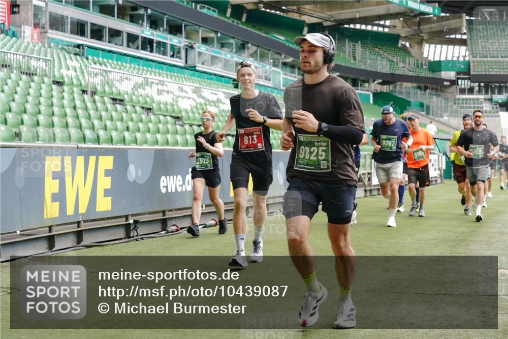 13.09.2026 - 21. swb-Marathon Bremen Michael Burmester http://msf.ph/oto/10439087 13.09.2026 13:06:24 Laufen im Stadion 109, 156, 217, 244, 287, 303, 310, 323, 372, 394, 430, 454, 536, 578, 613, 647, 716, 784, 831, 891, 900, 922, 1073, 1083, 1205, 1243, 1274, 1308, 1365, 1369, 1380, 1437, 1533, 1545, 1574, 1581, 1627, 1823, 1848, 1871, 1909, 1914, 1932, 1938, 2076, 2089, 2090, 2126, 2219, 2241, 2244, 2265, 2275, 2301, 2310, 2355, 2356, 2393, 2440, 2464, 2602, 2699, 2707, 2721, 2742, 2764, 2818, 2902, 2911, 2959, 2960, 2985, 3030, 3115, 3278, 3444, 3485 meine-sportfotos.de