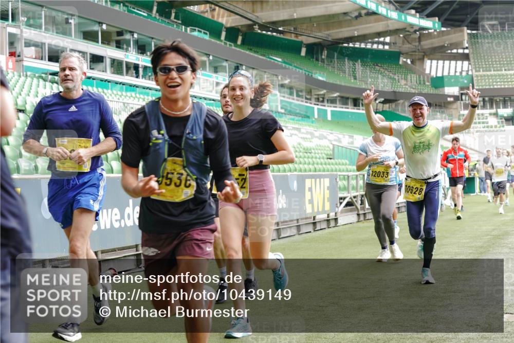 13.09.2026 - 21. swb-Marathon Bremen Michael Burmester http://msf.ph/oto/10439149 13.09.2026 10:27:09 Laufen im Stadion 10096, 10142, 10172, 10210, 10214, 10223, 10228, 10231, 10269, 10289, 10293, 10310, 10318, 10319, 10342, 10352, 10393, 10398, 10436, 10445, 10447, 10454, 10464, 10489, 10504, 10514, 10536, 10541, 10566, 10583, 10628, 10638, 10735, 10744, 10806, 10807, 10846, 10860, 10866, 10873, 10897, 10898, 10917, 10956, 10987, 10992, 11015, 11019, 11060, 11063, 11076, 11088, 11110, 11111, 11130, 11135, 11148, 11155, 11187, 11193, 11199, 11209, 11232, 11279 meine-sportfotos.de