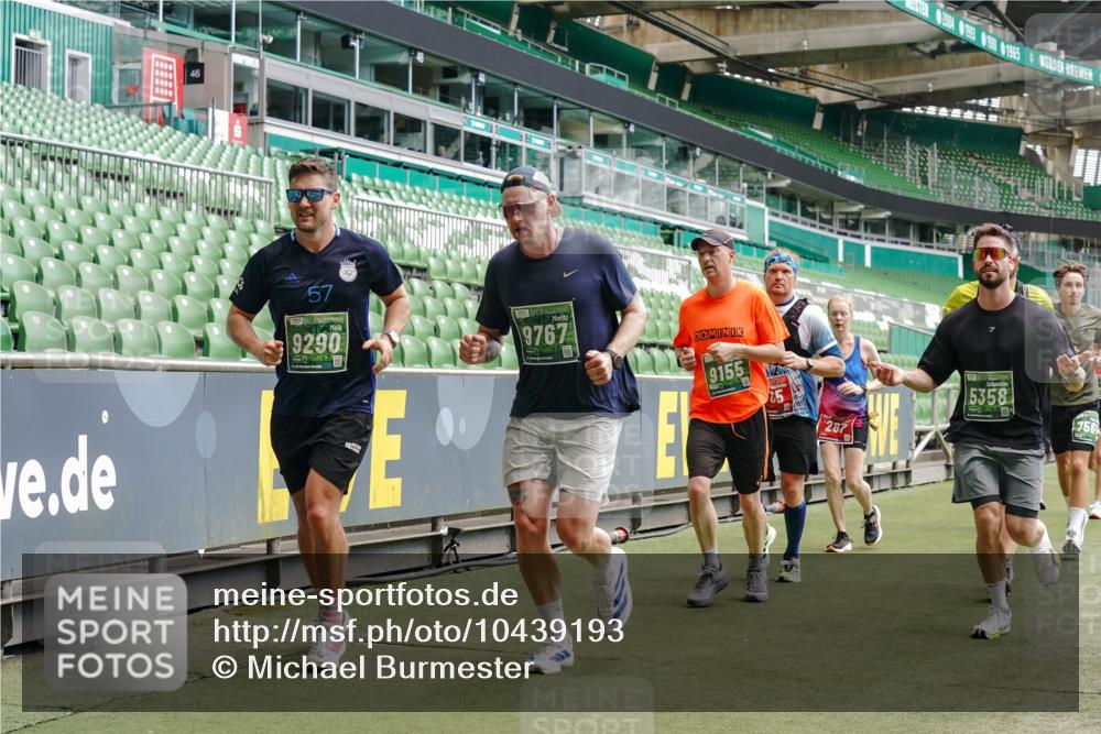 13.09.2026 - 21. swb-Marathon Bremen Michael Burmester http://msf.ph/oto/10439193 13.09.2026 13:06:27 Laufen im Stadion 109, 156, 217, 244, 287, 303, 310, 323, 372, 394, 430, 454, 536, 578, 613, 647, 716, 784, 831, 834, 891, 900, 922, 1073, 1083, 1205, 1243, 1274, 1308, 1365, 1369, 1380, 1437, 1533, 1545, 1574, 1581, 1627, 1823, 1848, 1871, 1909, 1914, 1926, 1932, 1938, 2076, 2089, 2090, 2126, 2219, 2241, 2244, 2265, 2275, 2301, 2310, 2318, 2355, 2356, 2393, 2440, 2464, 2602, 2699, 2707, 2721, 2742, 2764, 2818, 2902, 2911, 2959, 2960, 2985, 3030, 3115, 3278, 3444, 3485 meine-sportfotos.de