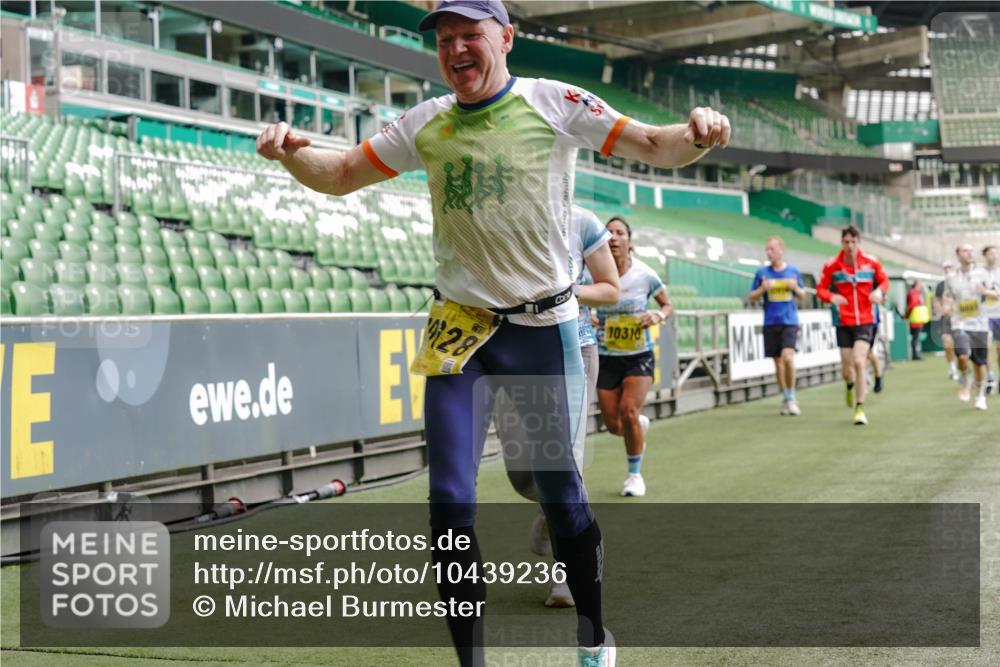13.09.2026 - 21. swb-Marathon Bremen Michael Burmester http://msf.ph/oto/10439236 13.09.2026 10:27:10 Laufen im Stadion 10096, 10142, 10172, 10210, 10214, 10223, 10228, 10231, 10269, 10289, 10293, 10310, 10318, 10319, 10342, 10352, 10393, 10398, 10436, 10445, 10447, 10454, 10464, 10489, 10504, 10514, 10536, 10541, 10566, 10583, 10628, 10638, 10735, 10744, 10806, 10807, 10846, 10860, 10866, 10873, 10897, 10898, 10917, 10956, 10987, 10992, 11015, 11019, 11060, 11063, 11076, 11088, 11110, 11111, 11130, 11135, 11148, 11155, 11187, 11193, 11199, 11209, 11232, 11279 meine-sportfotos.de
