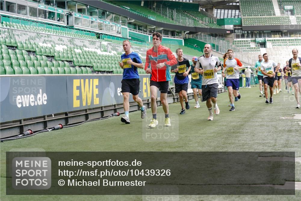 13.09.2026 - 21. swb-Marathon Bremen Michael Burmester http://msf.ph/oto/10439326 13.09.2026 10:27:13 Laufen im Stadion 10096, 10142, 10172, 10210, 10214, 10223, 10228, 10231, 10269, 10289, 10293, 10310, 10318, 10319, 10342, 10352, 10393, 10398, 10436, 10445, 10447, 10454, 10464, 10489, 10504, 10514, 10536, 10541, 10566, 10583, 10594, 10628, 10638, 10735, 10744, 10806, 10807, 10846, 10860, 10866, 10873, 10897, 10898, 10917, 10956, 10987, 10992, 11015, 11019, 11060, 11063, 11076, 11088, 11110, 11111, 11130, 11135, 11148, 11155, 11187, 11193, 11199, 11209, 11232, 11279 meine-sportfotos.de