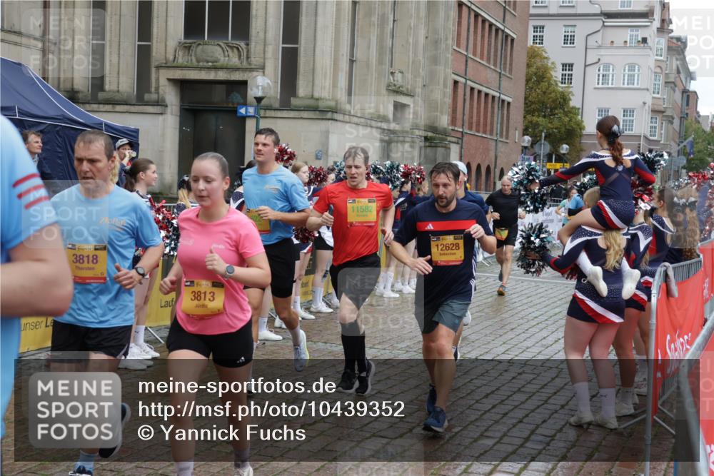 13.09.2026 - Kiel Lauf Yannick Fuchs http://msf.ph/oto/10439352 13.09.2026 11:50:39 Ziel 2063 meine-sportfotos.de