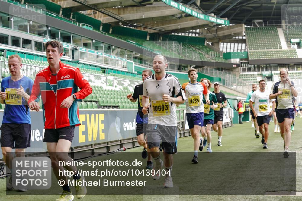 13.09.2026 - 21. swb-Marathon Bremen Michael Burmester http://msf.ph/oto/10439404 13.09.2026 10:27:15 Laufen im Stadion 10096, 10142, 10172, 10210, 10214, 10223, 10228, 10231, 10269, 10289, 10293, 10310, 10318, 10319, 10352, 10393, 10398, 10436, 10445, 10447, 10454, 10464, 10489, 10504, 10514, 10536, 10541, 10566, 10583, 10594, 10628, 10638, 10735, 10744, 10806, 10807, 10846, 10860, 10866, 10873, 10897, 10898, 10917, 10956, 10987, 10992, 11015, 11060, 11063, 11076, 11110, 11111, 11130, 11135, 11148, 11155, 11187, 11193, 11199, 11209, 11232, 11279 meine-sportfotos.de