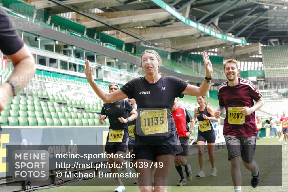 13.09.2026 - 21. swb-Marathon Bremen Michael Burmester http://msf.ph/oto/10439749 13.09.2026 10:27:21 Laufen im Stadion 10096, 10142, 10172, 10189, 10210, 10214, 10223, 10228, 10231, 10269, 10289, 10293, 10310, 10318, 10319, 10329, 10352, 10393, 10398, 10436, 10445, 10447, 10454, 10464, 10489, 10504, 10508, 10514, 10536, 10541, 10566, 10583, 10594, 10628, 10638, 10735, 10744, 10806, 10807, 10846, 10860, 10866, 10873, 10897, 10898, 10917, 10956, 10987, 10992, 11015, 11060, 11063, 11076, 11110, 11111, 11130, 11135, 11148, 11155, 11187, 11193, 11199, 11209, 11232, 11279 meine-sportfotos.de