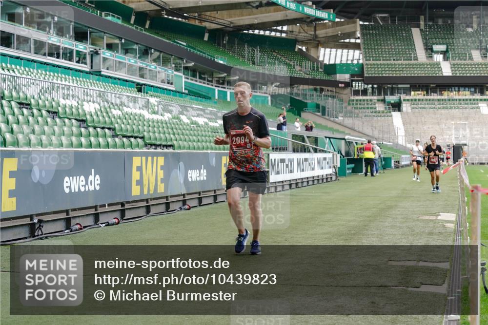 13.09.2026 - 21. swb-Marathon Bremen Michael Burmester http://msf.ph/oto/10439823 13.09.2026 12:41:55 Laufen im Stadion 126, 371, 439, 603, 640, 650, 671, 735, 744, 912, 957, 1009, 1136, 1336, 1381, 1411, 1571, 1614, 1619, 1667, 1712, 1797, 1822, 1850, 1860, 1862, 1930, 2094, 2207, 2986, 3368, 3624, 4399, 4795, 4847, 4936, 5672, 5828, 6198, 6201, 6264, 6929, 6991, 7141, 8065, 8311, 8383, 8394, 9065, 9120, 9329, 277, 346, 466, 658, 895, 901, 1090, 1118, 1248, 1320, 1323, 1472, 1576, 1587, 1604, 1717, 1751, 1754, 1758, 1911, 2141, 2352, 2585, 2670, 3080, 3606, 5160, 5163, 5912 meine-sportfotos.de
