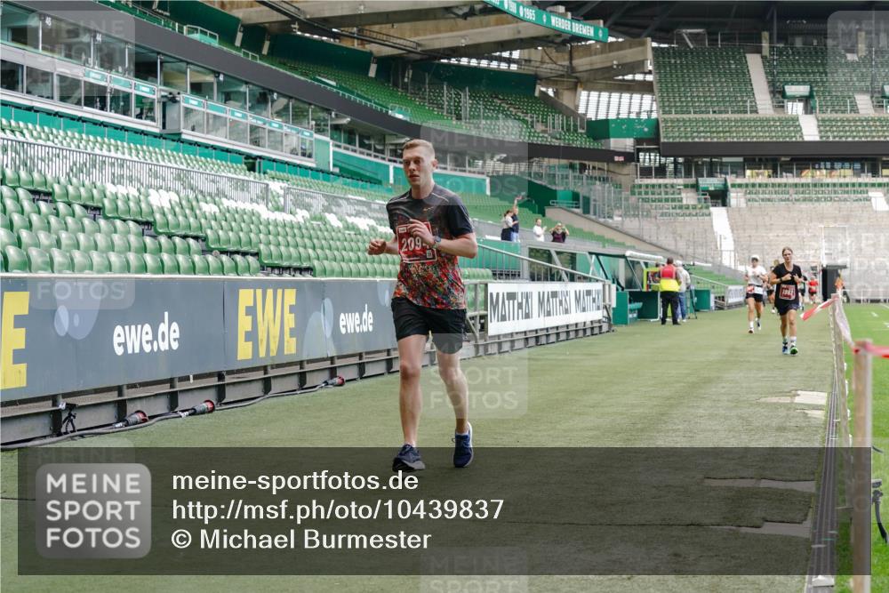 13.09.2026 - 21. swb-Marathon Bremen Michael Burmester http://msf.ph/oto/10439837 13.09.2026 12:41:55 Laufen im Stadion 126, 371, 439, 603, 640, 650, 671, 735, 744, 912, 957, 1009, 1136, 1336, 1381, 1411, 1571, 1614, 1619, 1667, 1712, 1797, 1822, 1850, 1860, 1862, 1930, 2094, 2207, 2986, 3368, 3624, 4399, 4795, 4847, 4936, 5672, 5828, 6198, 6201, 6264, 6929, 6991, 7141, 8065, 8311, 8383, 8394, 9065, 9120, 9329, 277, 346, 466, 658, 895, 901, 1090, 1118, 1248, 1320, 1323, 1472, 1576, 1587, 1604, 1717, 1751, 1754, 1758, 1911, 2141, 2352, 2585, 2670, 3080, 3606, 5160, 5163, 5912 meine-sportfotos.de