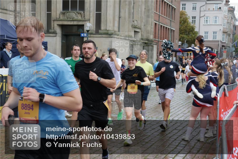 13.09.2026 - Kiel Lauf Yannick Fuchs http://msf.ph/oto/10439853 13.09.2026 11:51:17 Ziel 2063 meine-sportfotos.de