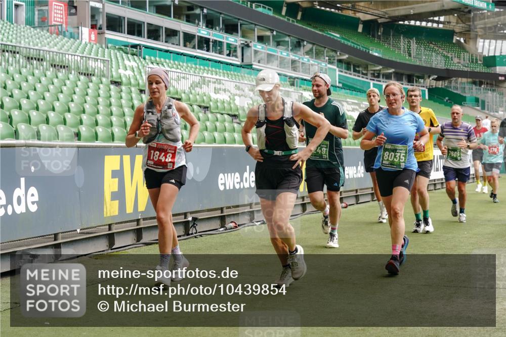 13.09.2026 - 21. swb-Marathon Bremen Michael Burmester http://msf.ph/oto/10439854 13.09.2026 13:06:38 Laufen im Stadion 109, 132, 156, 217, 244, 287, 303, 310, 323, 372, 394, 430, 454, 578, 607, 613, 647, 716, 784, 831, 834, 846, 891, 900, 922, 1073, 1083, 1189, 1205, 1243, 1274, 1308, 1365, 1369, 1380, 1387, 1437, 1533, 1545, 1574, 1581, 1600, 1823, 1841, 1848, 1871, 1909, 1926, 1938, 2070, 2076, 2090, 2219, 2241, 2244, 2265, 2275, 2301, 2310, 2318, 2355, 2356, 2393, 2440, 2464, 2699, 2707, 2721, 2731, 2742, 2755, 2764, 2818, 2902, 2911, 2960, 2985, 3030, 3115, 3278, 3444, 3485 meine-sportfotos.de