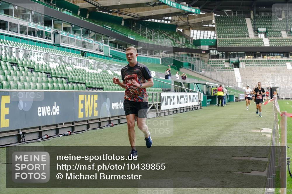 13.09.2026 - 21. swb-Marathon Bremen Michael Burmester http://msf.ph/oto/10439855 13.09.2026 12:41:55 Laufen im Stadion 126, 371, 439, 603, 640, 650, 671, 735, 744, 912, 957, 1009, 1136, 1336, 1381, 1411, 1571, 1614, 1619, 1667, 1712, 1797, 1822, 1850, 1860, 1862, 1930, 2094, 2207, 2986, 3368, 3624, 4399, 4795, 4847, 4936, 5672, 5828, 6198, 6201, 6264, 6929, 6991, 7141, 8065, 8311, 8383, 8394, 9065, 9120, 9329, 277, 346, 466, 658, 895, 901, 1090, 1118, 1248, 1320, 1323, 1472, 1576, 1587, 1604, 1717, 1751, 1754, 1758, 1911, 2141, 2352, 2585, 2670, 3080, 3606, 5160, 5163, 5912 meine-sportfotos.de