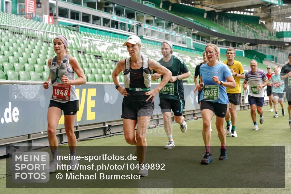 13.09.2026 - 21. swb-Marathon Bremen Michael Burmester http://msf.ph/oto/10439892 13.09.2026 13:06:38 Laufen im Stadion 109, 132, 156, 217, 244, 287, 303, 310, 323, 372, 394, 430, 454, 578, 607, 613, 647, 716, 784, 831, 834, 846, 891, 900, 922, 1073, 1083, 1189, 1205, 1243, 1274, 1308, 1365, 1369, 1380, 1387, 1437, 1533, 1545, 1574, 1581, 1600, 1823, 1841, 1848, 1871, 1909, 1926, 1938, 2070, 2076, 2090, 2219, 2241, 2244, 2265, 2275, 2301, 2310, 2318, 2355, 2356, 2393, 2440, 2464, 2699, 2707, 2721, 2731, 2742, 2755, 2764, 2818, 2902, 2911, 2960, 2985, 3030, 3115, 3278, 3444, 3485 meine-sportfotos.de