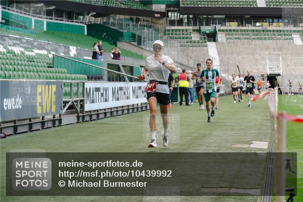 13.09.2026 - 21. swb-Marathon Bremen Michael Burmester http://msf.ph/oto/10439992 13.09.2026 12:42:03 Laufen im Stadion 371, 439, 603, 640, 650, 671, 735, 744, 749, 957, 1009, 1223, 1224, 1336, 1381, 1411, 1571, 1614, 1619, 1667, 1712, 1745, 1797, 1822, 1850, 1862, 1930, 2094, 2207, 2986, 3368, 3624, 4399, 4795, 4847, 4936, 5672, 5828, 6198, 6264, 6929, 6991, 7141, 8065, 8311, 8383, 8394, 8994, 9065, 9120, 9329, 277, 346, 807, 895, 901, 1090, 1118, 1248, 1320, 1323, 1472, 1576, 1587, 1604, 1717, 1751, 1758, 1911, 2141, 2352, 2585, 2670, 3080, 3606, 5160, 5163, 5912 meine-sportfotos.de